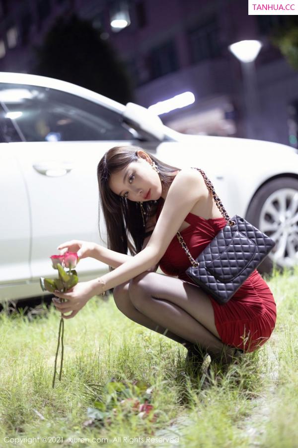 杨晨晨 sugar小甜心CC 全民女神杨晨晨 猩红吊裙魅惑黑丝第19张图片